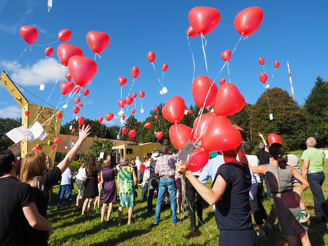 lâcher de ballons mariage