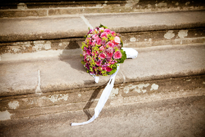 Bouquet de la mariée lancé