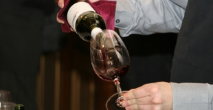 Qu'est-ce que le droit de bouchon ? Acheter son vin soi-même pour son mariage ?