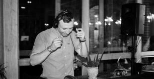 British DJ in France