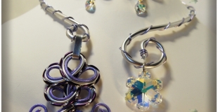 Parure fil d'aluminium et perles de swarovsky