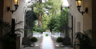 Entrée d'un lieu de cérémonie