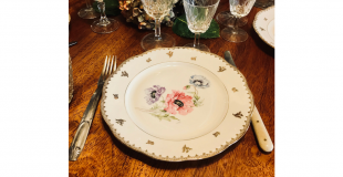 Mise en scène vaisselles et bougeoirs ancien