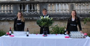 tenue de buffet lors du cocktail