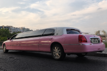 Mariage en Limousine rose