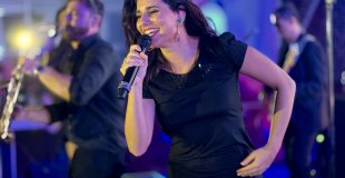 Chanteuse de Smart Music lors d’une soirée de mariage